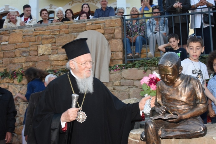 Fener Rum Patriği Bartholomeos’un Okuduğu İlkokula Heykeli Yaptırıldı