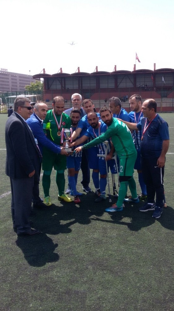 Şahinbey Amputeden Bir Kupa Daha