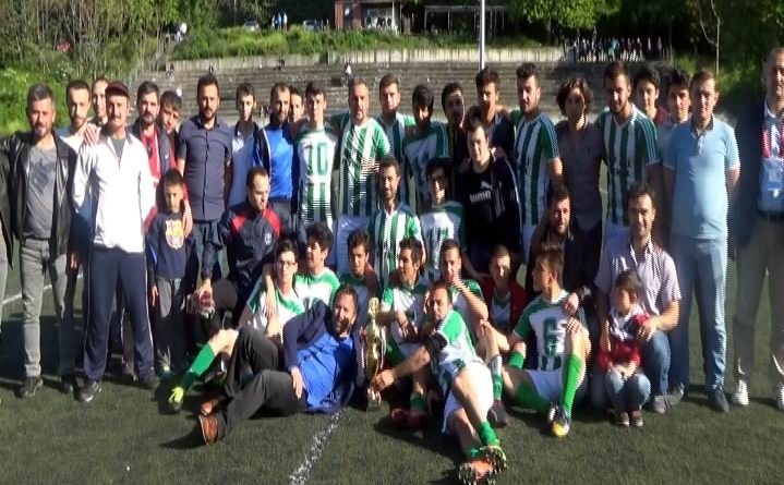Kulüp Başkanı, Finale Bir Saat Kala Futbolcuları Takımdan Kovdu
