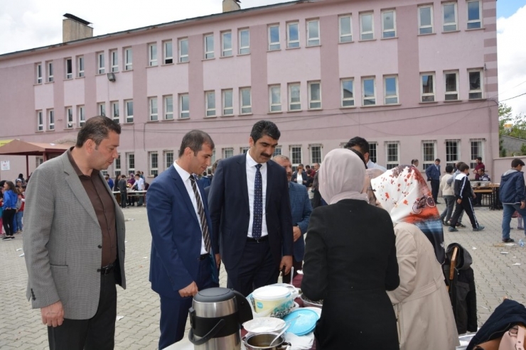 Aşkale’de Yetim Çocuklar Yararına Kermes Düzenlendi