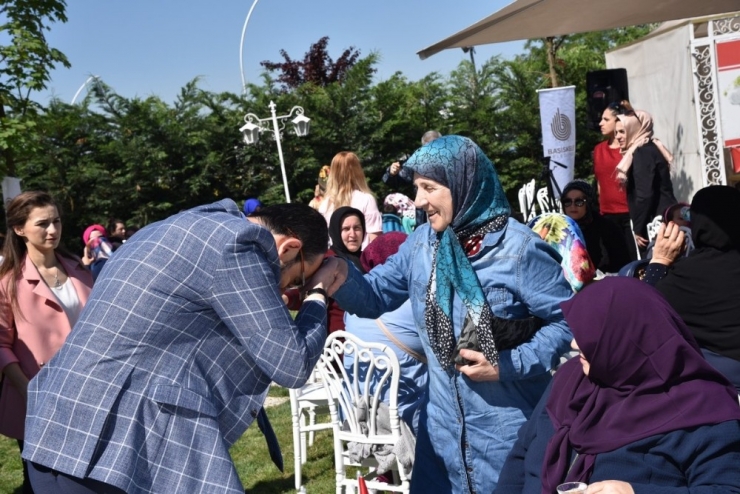 Başkan Ayaz, Anneler Günü’nde Başiskeleli Anneler İle Bir Araya Geldi