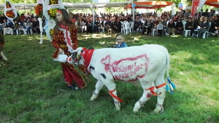 Bigadiç’te 30 Bin Kişiye Ayran İkramı Yapıldı
