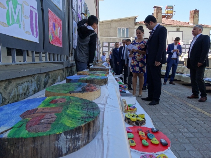 Çukurca’da ‘Tübitak 4006 Bilim Fuarı’ Sergisi