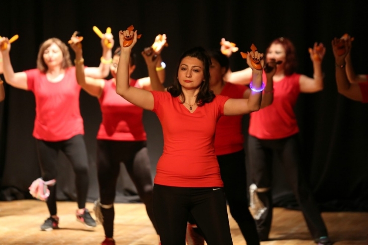 Odunpazarı’nda Yıl Sonu Dans Gösterileri