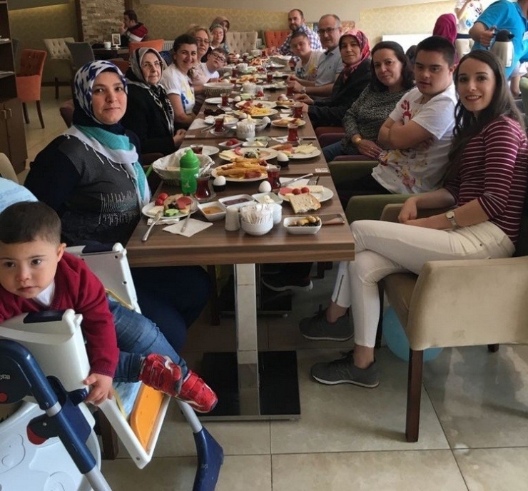 Esogü’lü Öğretmen Adaylarından Engelliler Haftası’nda Anlamlı Etkinlik