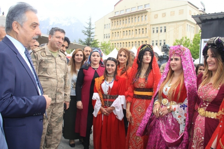 Hakkari’de Yılsonu Şenliği