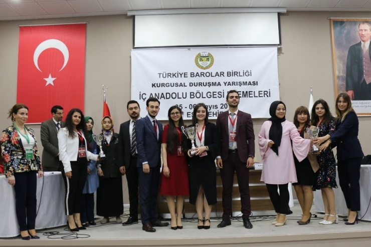 İç Anadolu Bölgesi Birincisi Eskişehir Barosu Stajyerleri