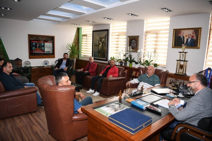 Başkan Üzülmez, Büyük Derbentspor’u Kabul Etti