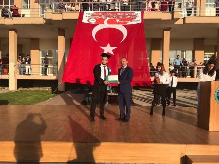 Kaymakam Öner Mezuniyet Törenine Katıldı