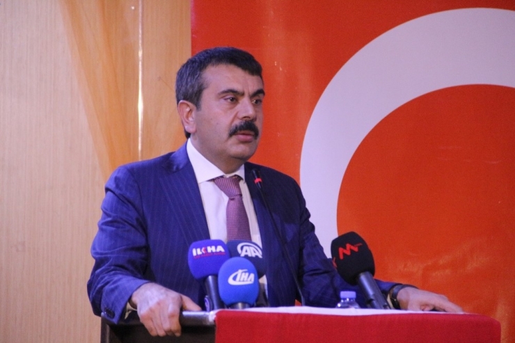 Türkiye’de 2 Milyon 300 Bin Kişi Okuma Yazma Bilmiyor