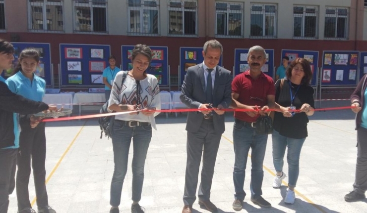 Şehitler Ortaokulundan Yılsonu Sergisi