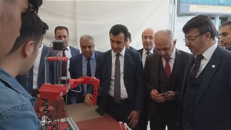 Sivas’ta Düzenlenen 12. Uluslararası Meb Robot Yarışmasına “Robovan” İsimli Robot 3. Oldu
