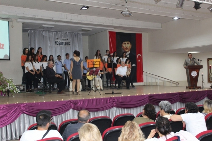 Burhaniye’de Türkü Gecesi Coşkusu Yaşandı