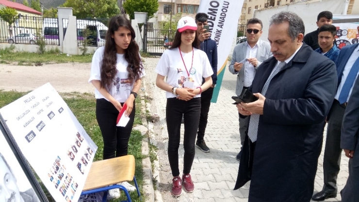 Van’da ‘Tübitak 4006 Bilim Fuarı’ Sergisi Açıldı