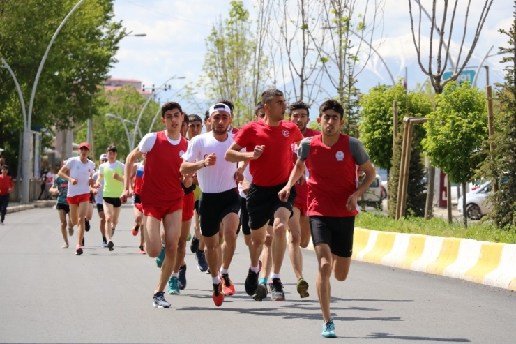 Ağrı’da Atletizm Ve Tekerlekli Kayaklı Koşu Yarışmaları Yapıldı