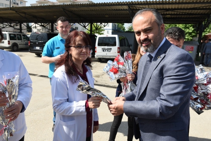 Büyükşehir’de Hemşirelere ‘Karanfilli’ Kutlama