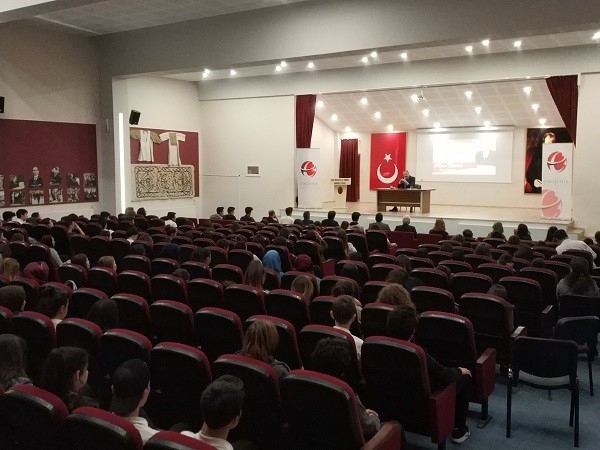 Tecrübelerini Öğrencilere Aktarıyorlar