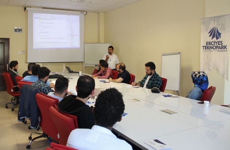 Erciyes Teknopark Firmaları, Meetup Etkinliklerinde Buluştu