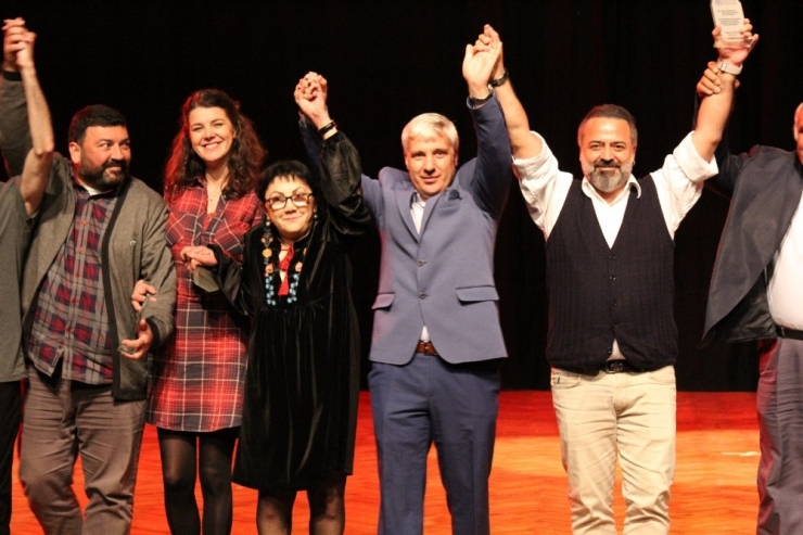 Şehir Tiyatrosu ’Evcilik Oyununu’ Sahneledi