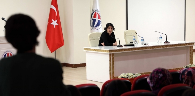 Gaün’de "Halkla İlişkiler Çalışmalarında Basının Önemi" Konulu Söyleşi