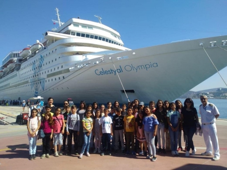 Germencikli Öğrenciler Turist Gemisini Gezdi
