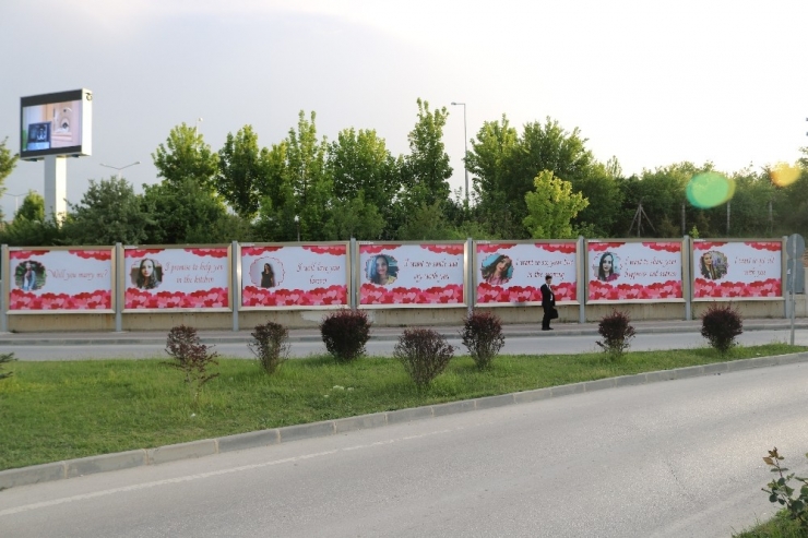 Kastamonu’da Reklam Panoları Görenleri Şaşırttı