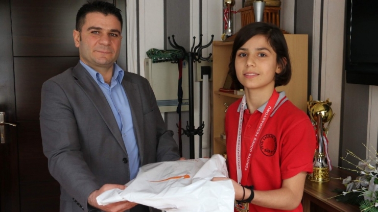 Türkiye Şampiyonuna Ödül