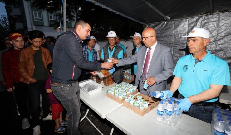 Afyonkarahisar’da İftar Çadırları Doldu Taştı