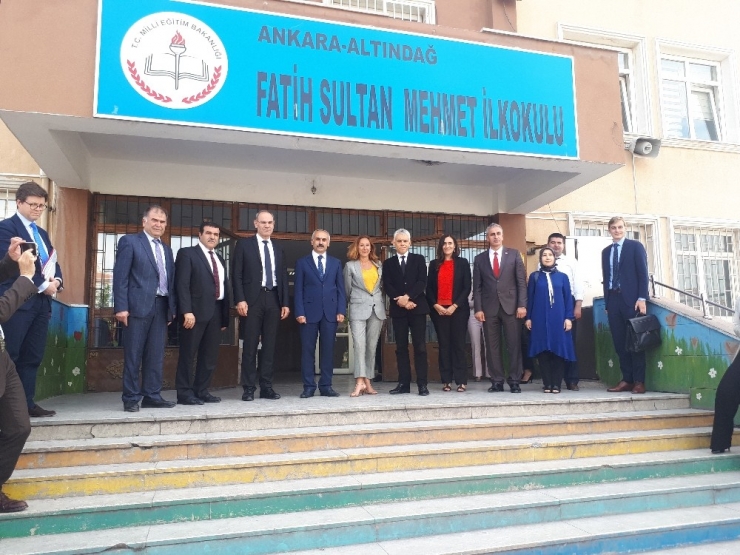 Avrupa Komisyonu Genel Direktör Yardımcısı Popowski, Suriyeli Çocukların Okullarını Ziyaret Etti