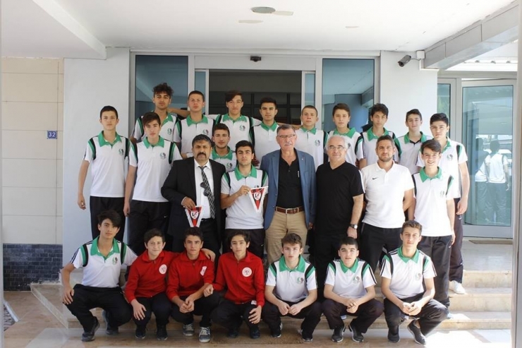 Sakaryaspor U15 Futbol Takımından Başkan Duymuş’a Ziyaret