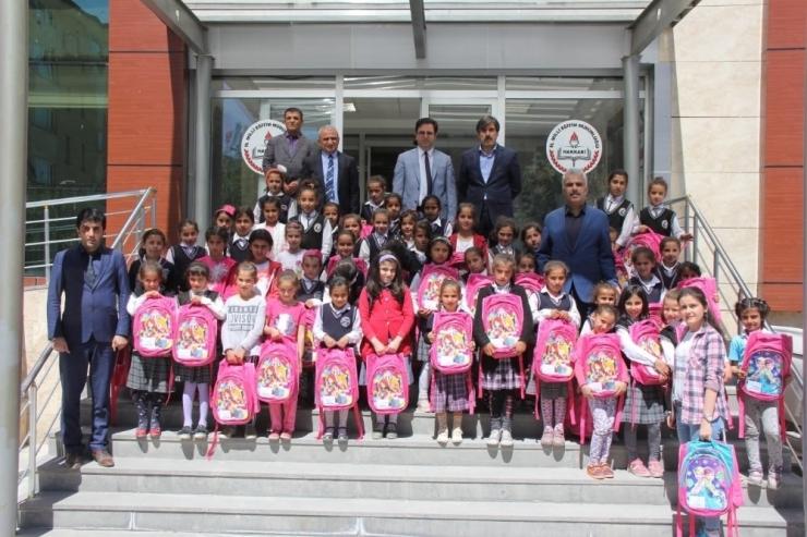 Hakkari Ensar Vakfından Eğitime Destek