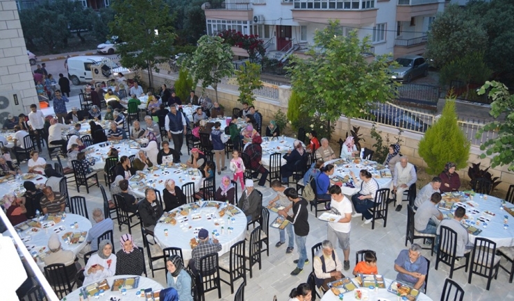 Hayırsever Mırız Ailesinden İftar