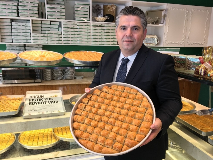 Kilosu 220 Tl’ye Çıktı, İzmir Fıstıklı Baklavayı Boykot Kararı Aldı