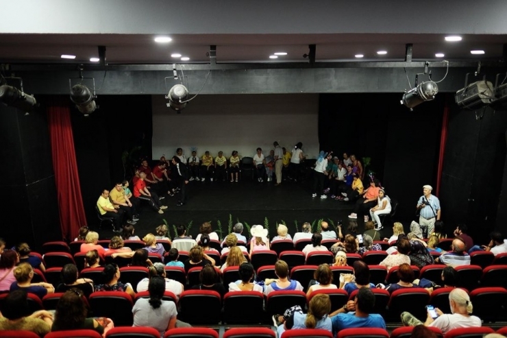 Kuşadası Belediyesi’nden Engelsiz Tiyatro