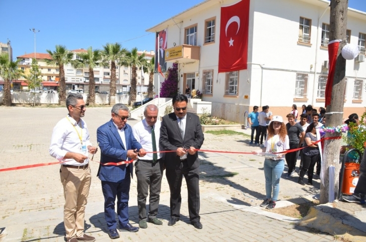 Kuşadası’nda Tübitak Bilim Fuarı Açıldı