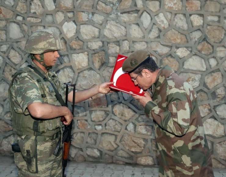 Bakan Canikli İlk İftarını Sınırda Askerlerle Yaptı