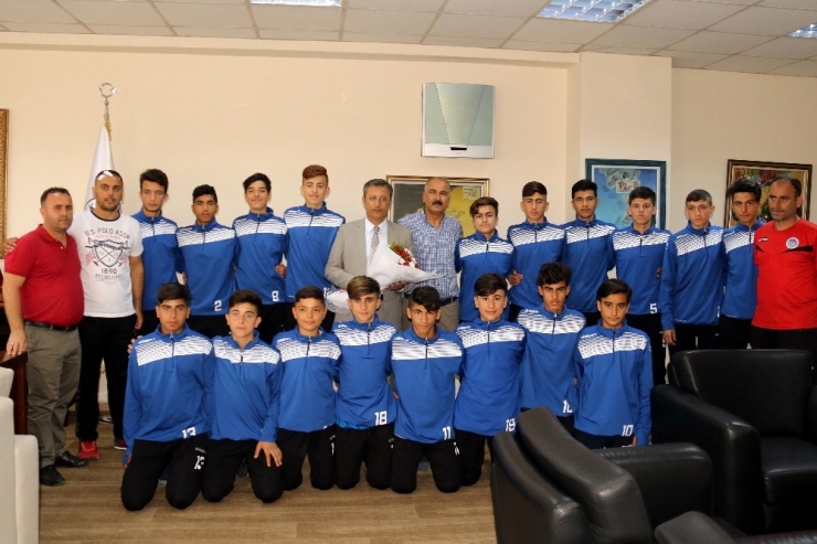 Şampiyon Sporculardan Başkan Pamuk’a Ziyaret