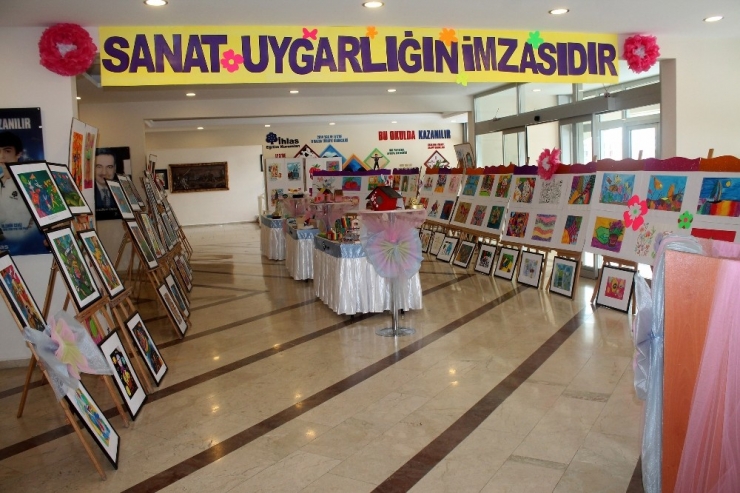 İhlas Koleji’nde Renkler Dile Geldi