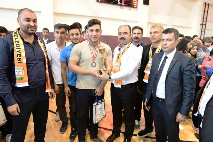 Dereceye Giren Sporculara Ödülleri Verildi