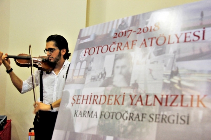 Bezmiâlem’de “Şehirdeki Yalnızlık” Temalı Fotoğraf Sergisi