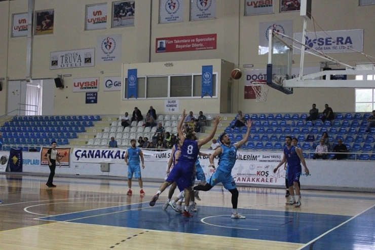 Umurbey Belediyespor Yarı Finallerin Kapısından Döndü