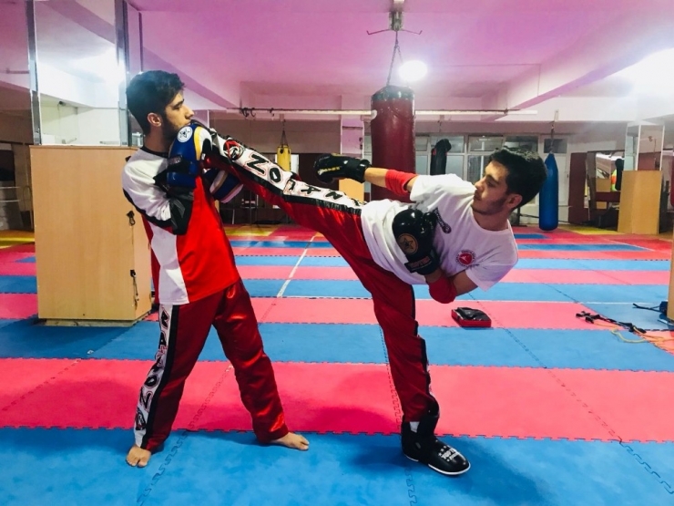 Büyükşehir Sporcusu Kick Boks’ta Milli Formayla Yarışacak