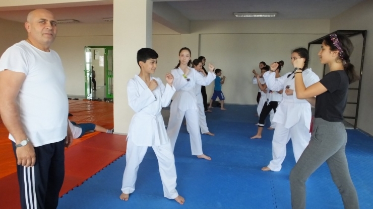 Burhaniye’de Tekvando Sporuna İlgi Büyük