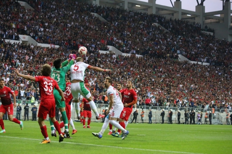 Diyarbekirsporlu Taraftarlar İsrail’i Protesto Etti