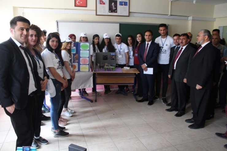 Çaldıran’da ‘Tübitak 4006 Bilim Fuarı’ Sergisi