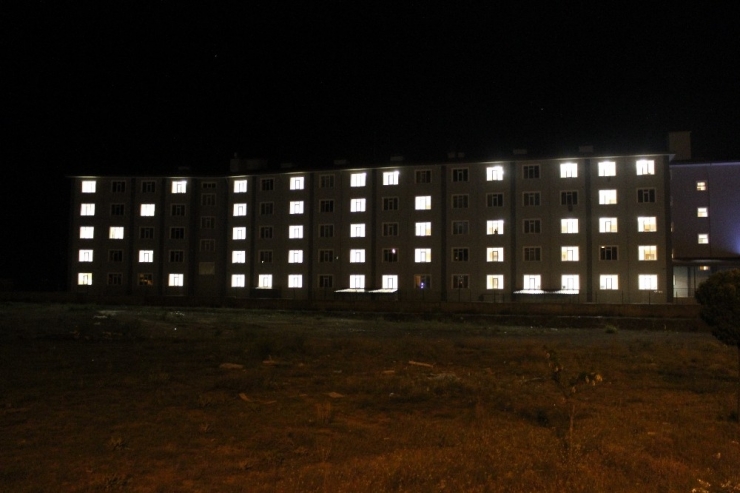 Kyk Öğrencileri, Yurt Binalarını "Kudüs" Yazısıyla Işıklandırdı