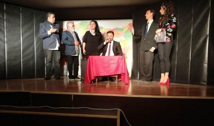 Madde Bağımlılığının Zararları Tiyatro Anlatıldı