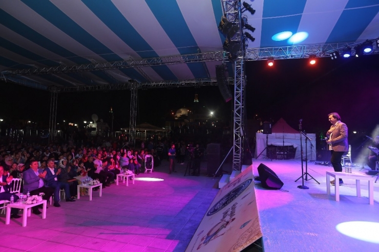 Ramazan Sokağında İlahi Esintileri