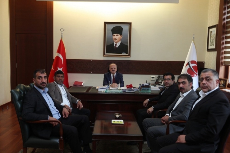 Vali Çakacak Romanlar Konfederasyonu Üyelerini Kabul Etti