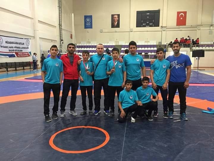 Yunusemreli Güreşçilerden Büyük Başarı